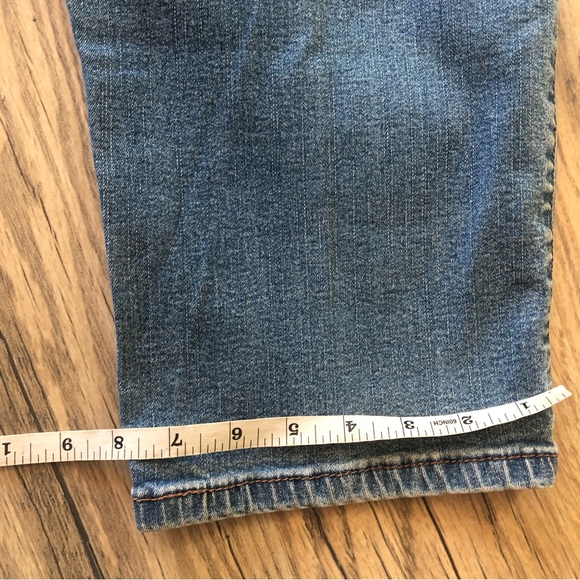 Perfectly Slimming Levi’s Cropped Denim Jeans 12 - Picture 10 of 13